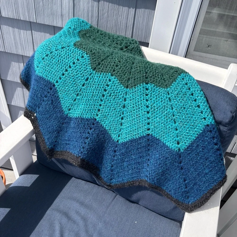 Starburst Crochet Round Blanket in Forest Green, Teal & Deep Blue